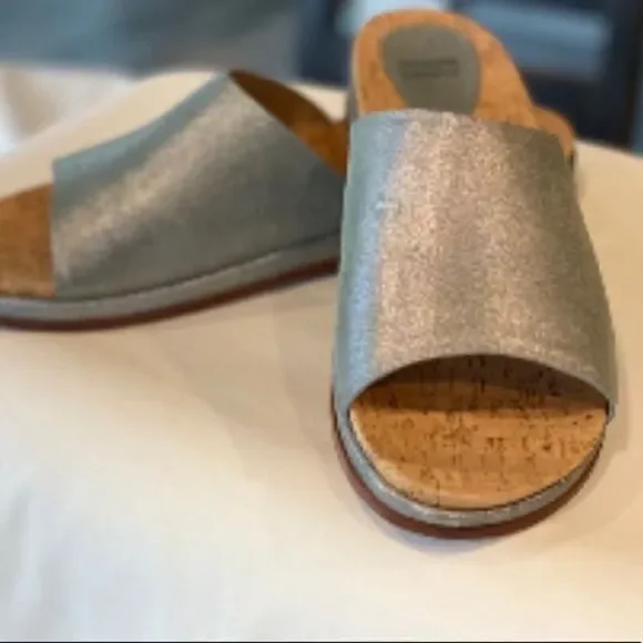 Johnston & Murphy’s Jenny Slide  color graphite - Picture 10 of 10